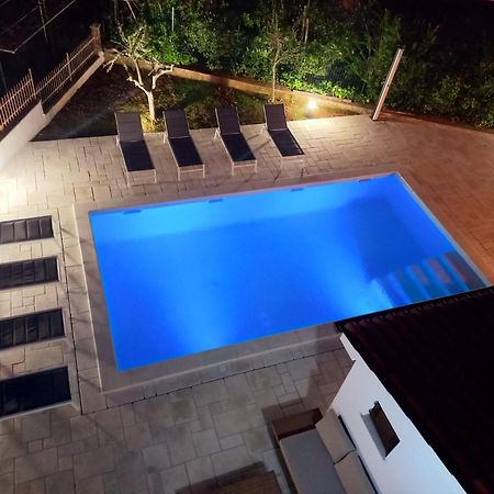 Big Swimming Pool Apartment Monvidal Pula Buitenkant foto