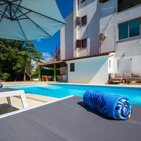 Big Swimming Pool Apartment Monvidal Pula Buitenkant foto