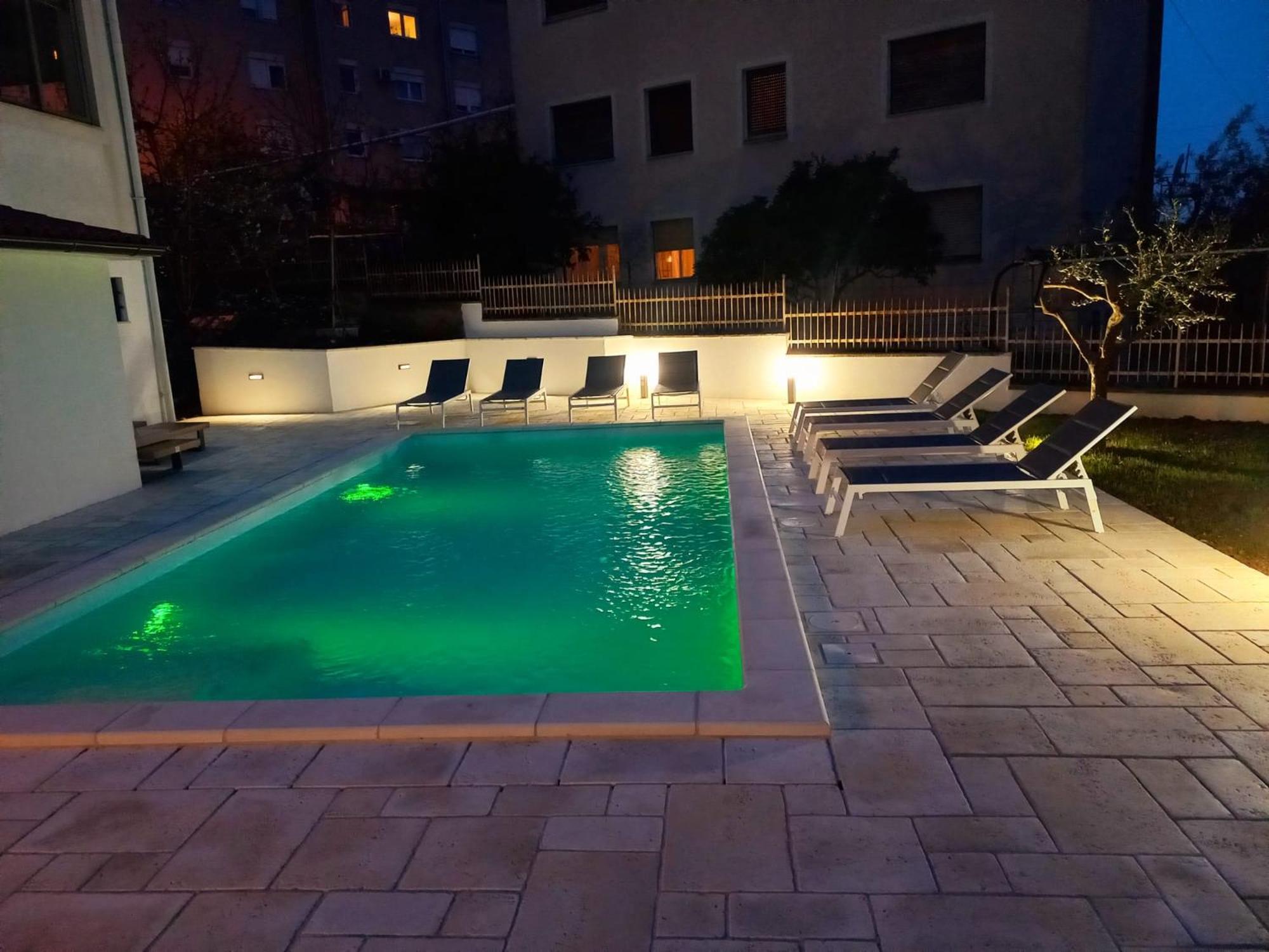 Big Swimming Pool Apartment Monvidal Pula Buitenkant foto