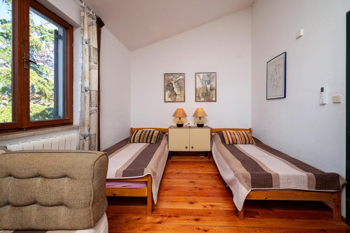 Big Swimming Pool Apartment Monvidal Pula Buitenkant foto