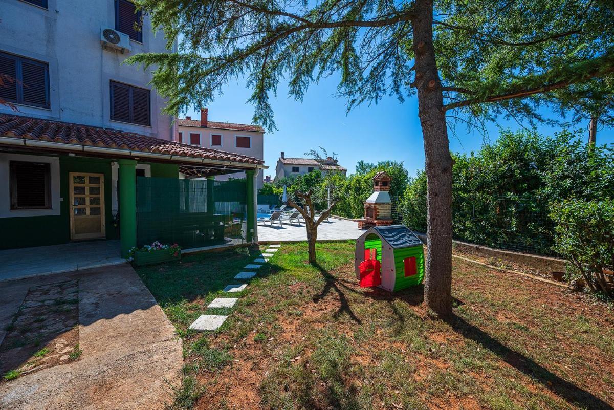 Big Swimming Pool Apartment Monvidal Pula Buitenkant foto