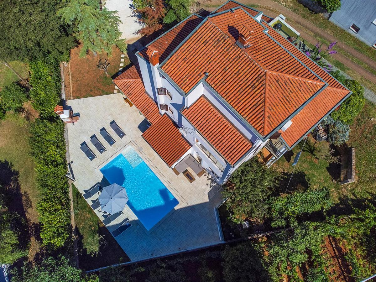 Big Swimming Pool Apartment Monvidal Pula Buitenkant foto