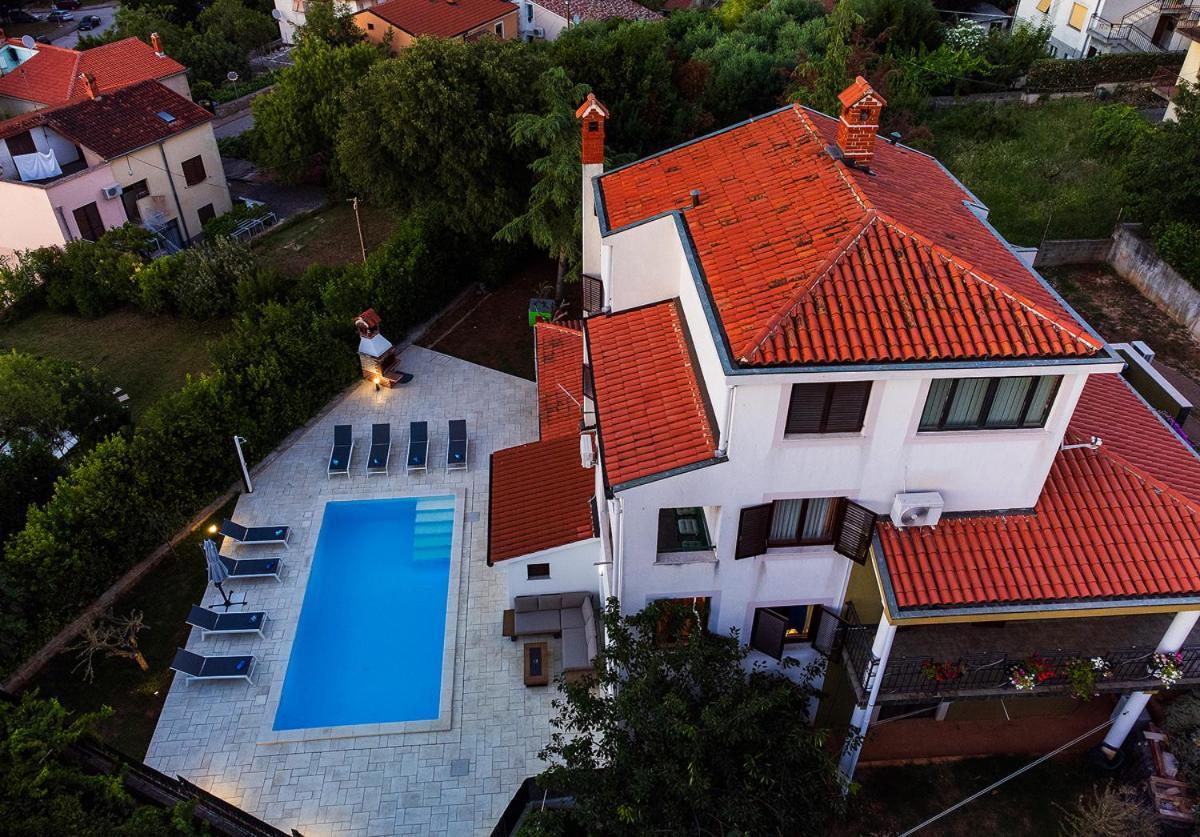 Big Swimming Pool Apartment Monvidal Pula Buitenkant foto