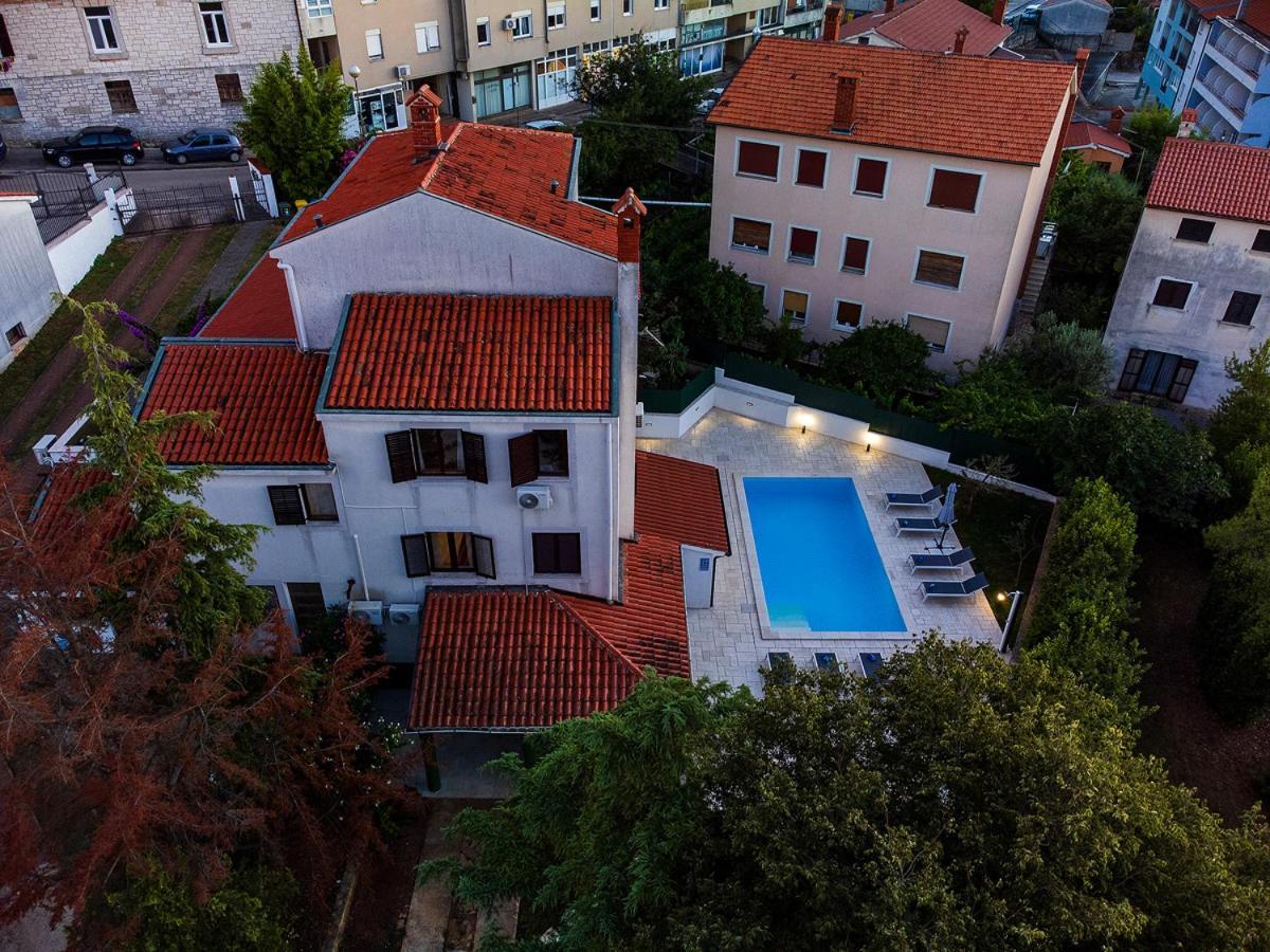 Big Swimming Pool Apartment Monvidal Pula Buitenkant foto