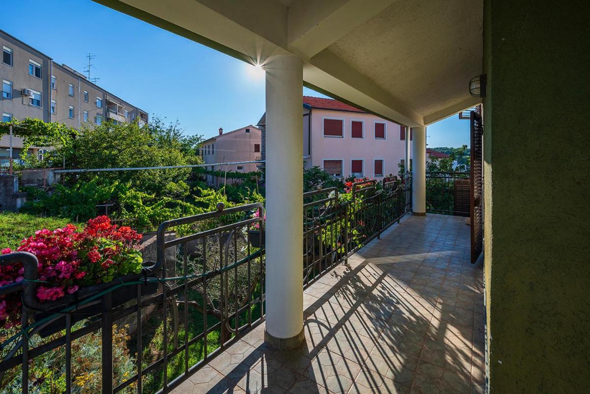 Big Swimming Pool Apartment Monvidal Pula Buitenkant foto