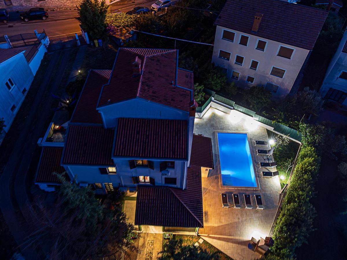 Big Swimming Pool Apartment Monvidal Pula Buitenkant foto