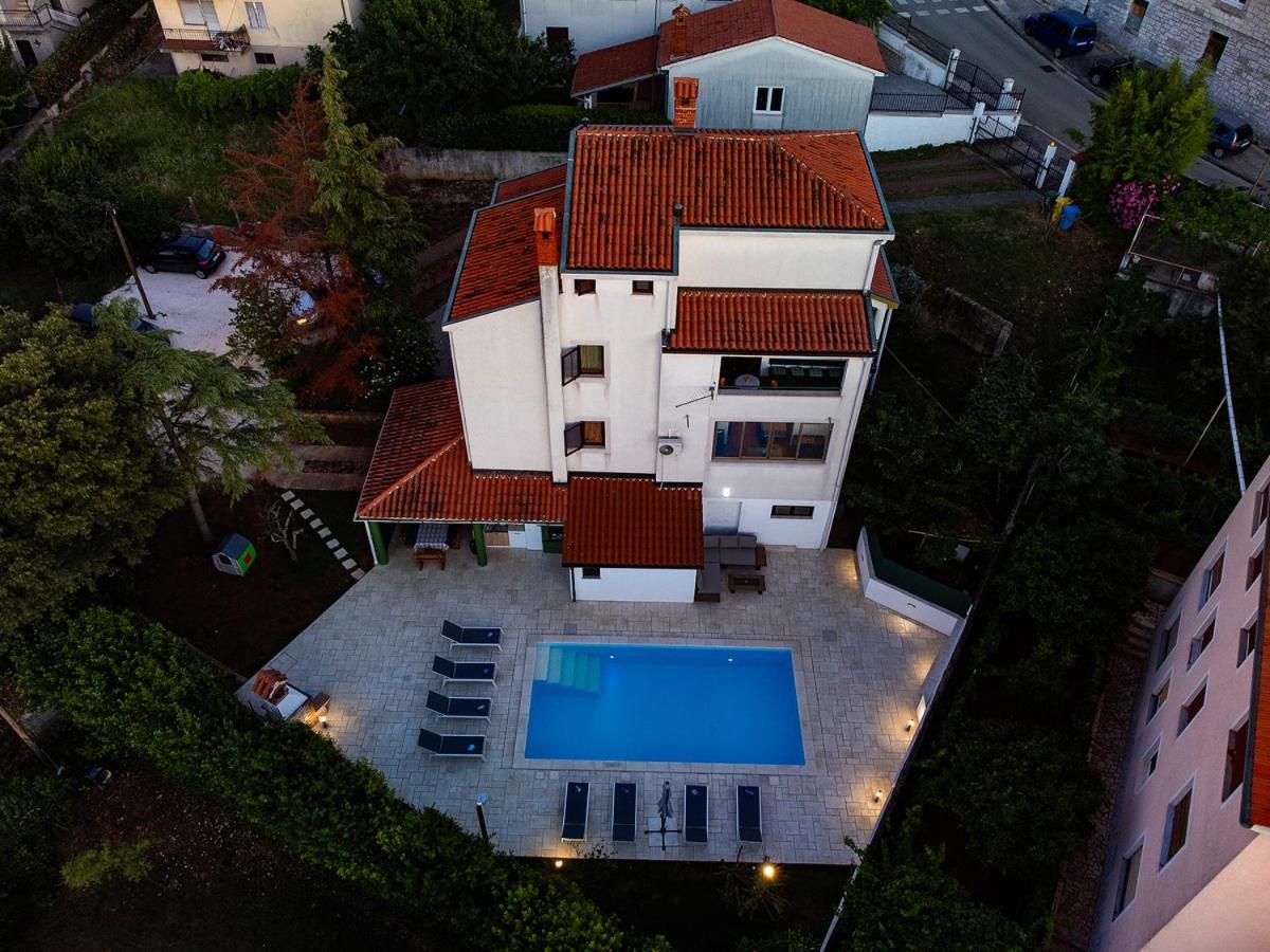 Big Swimming Pool Apartment Monvidal Pula Buitenkant foto