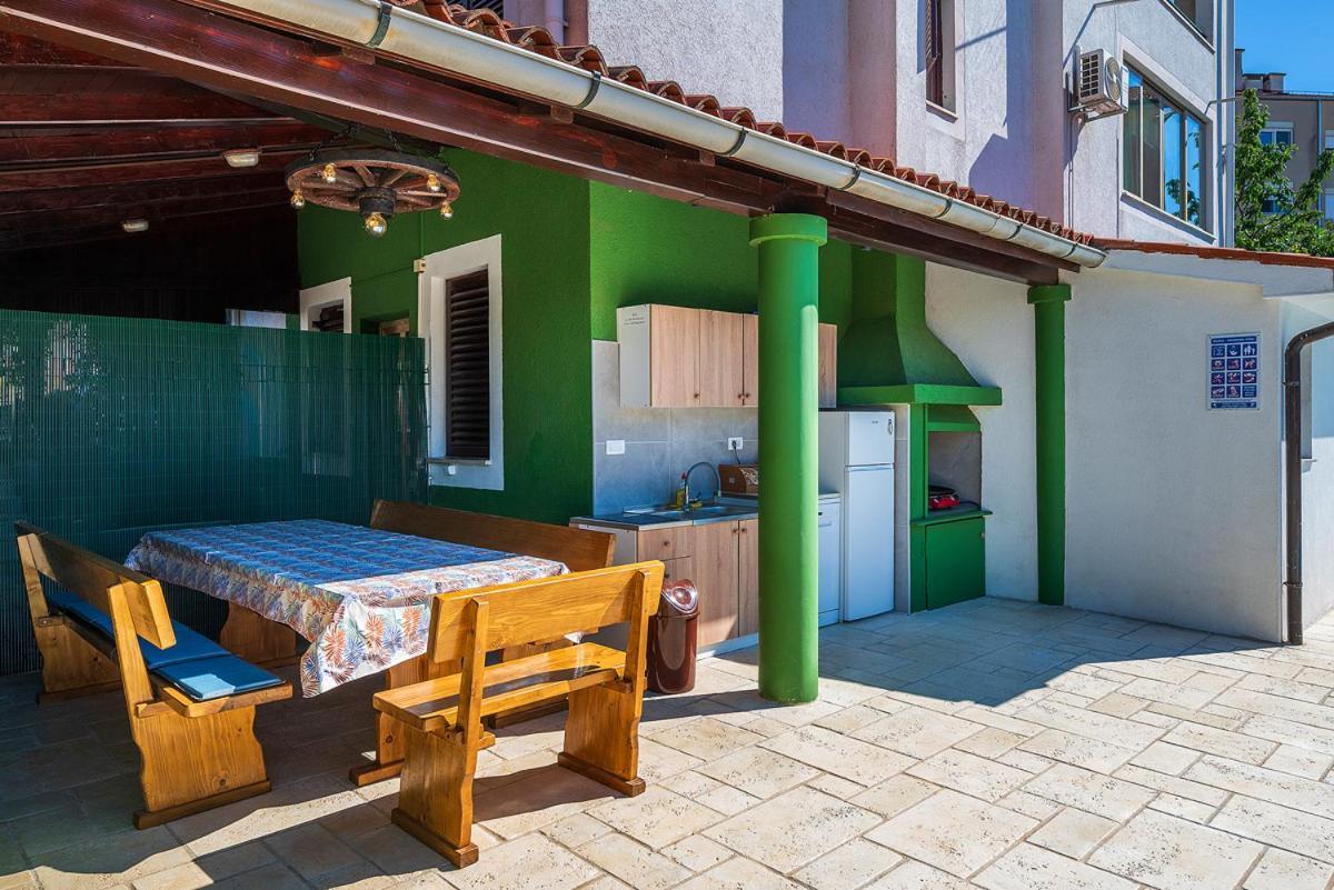 Big Swimming Pool Apartment Monvidal Pula Buitenkant foto