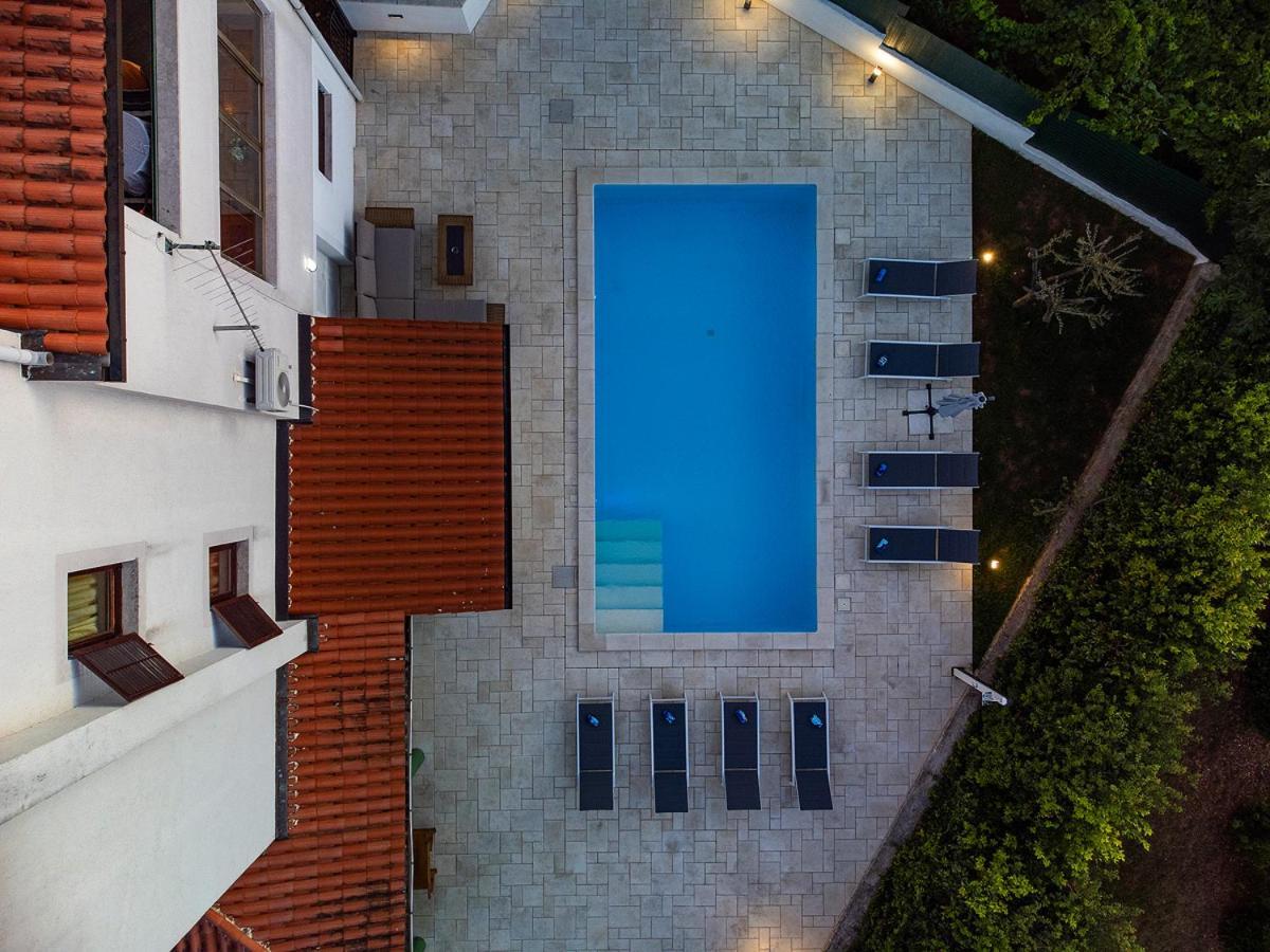 Big Swimming Pool Apartment Monvidal Pula Buitenkant foto