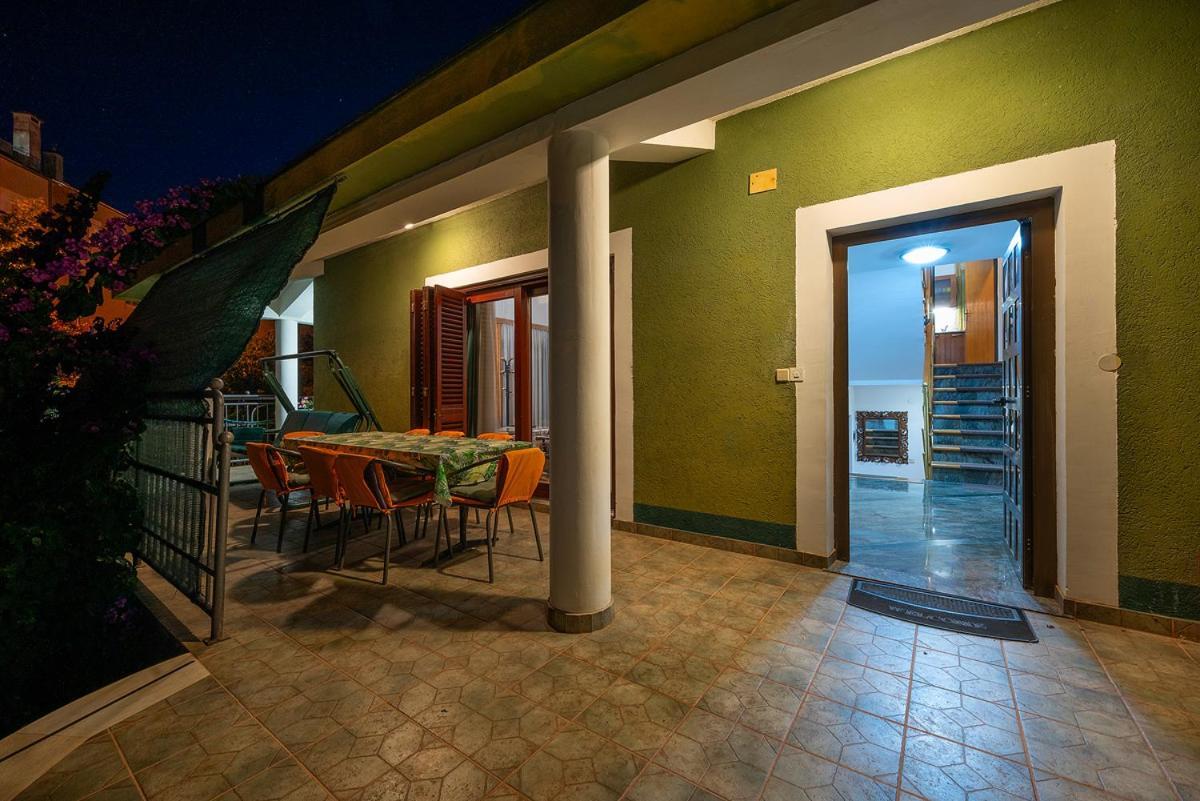 Big Swimming Pool Apartment Monvidal Pula Buitenkant foto