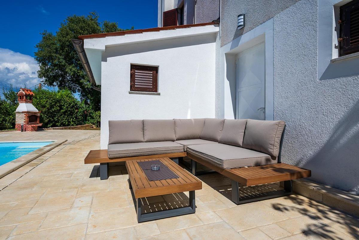 Big Swimming Pool Apartment Monvidal Pula Buitenkant foto