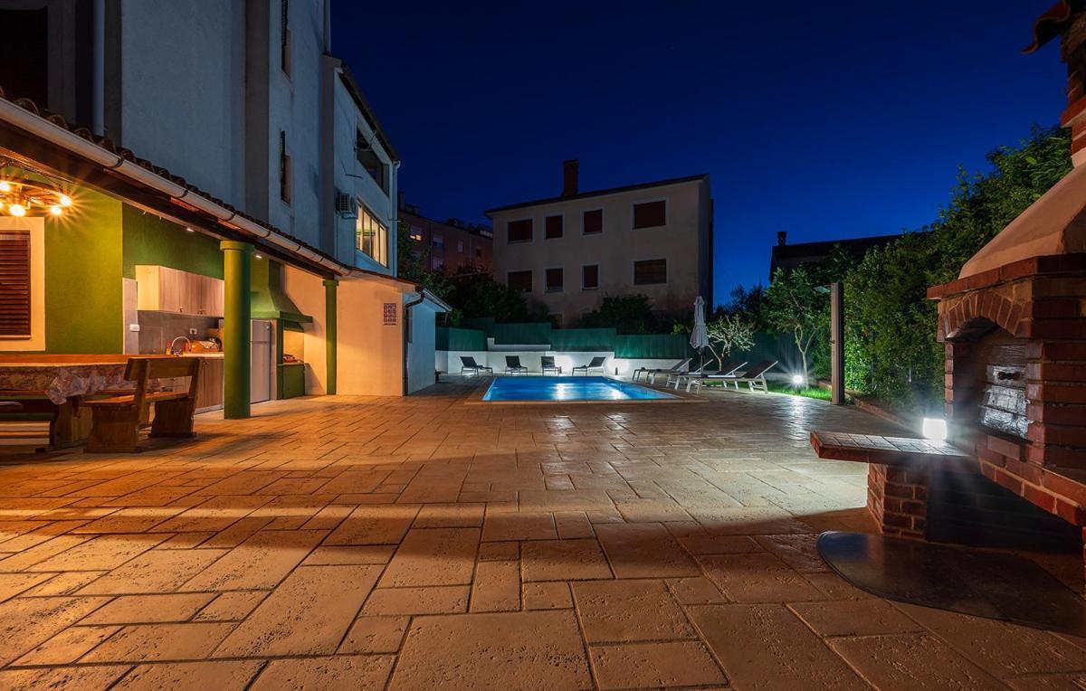 Big Swimming Pool Apartment Monvidal Pula Buitenkant foto
