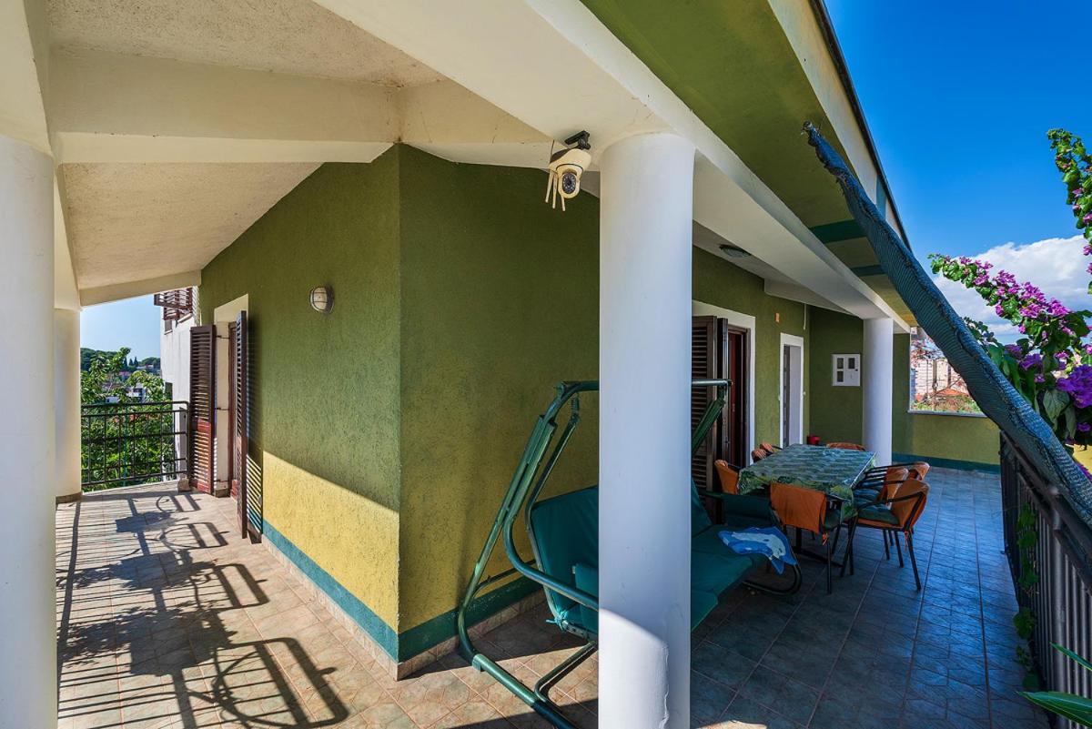 Big Swimming Pool Apartment Monvidal Pula Buitenkant foto