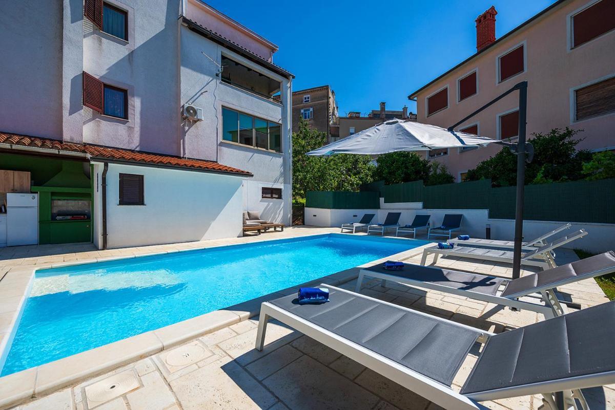 Big Swimming Pool Apartment Monvidal Pula Buitenkant foto
