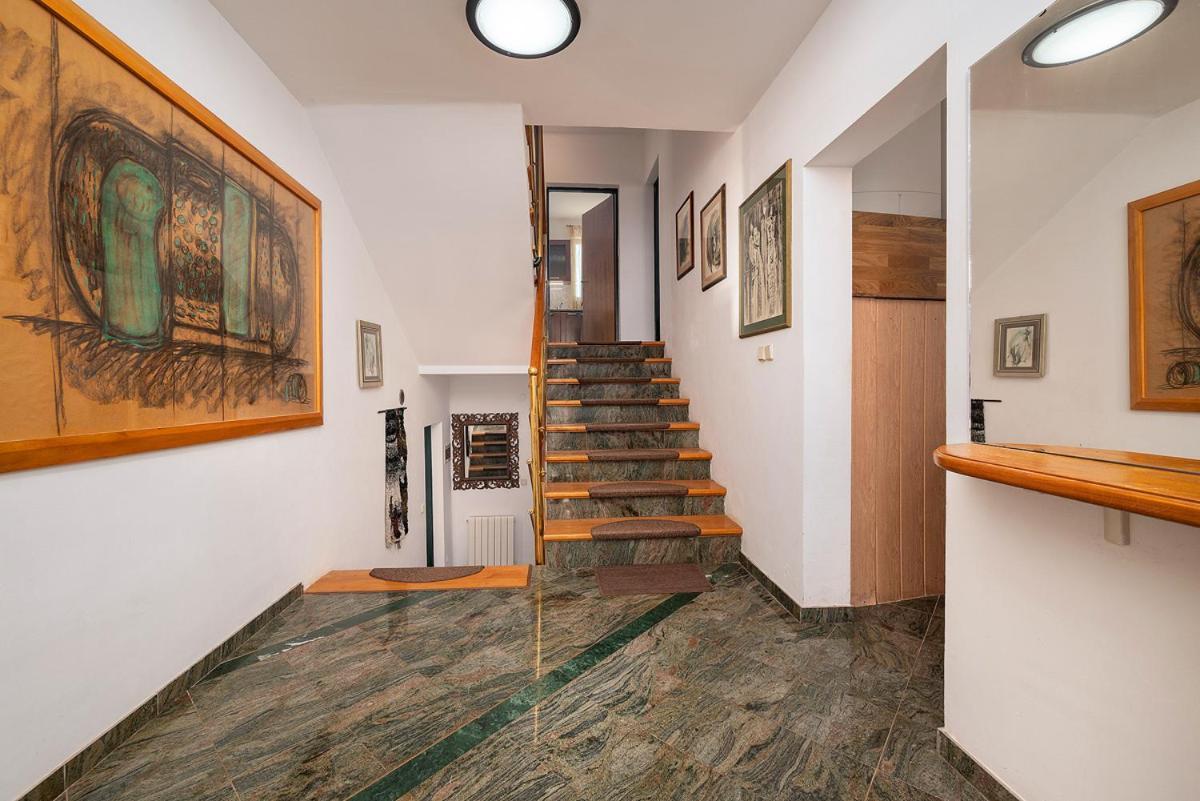 Big Swimming Pool Apartment Monvidal Pula Buitenkant foto