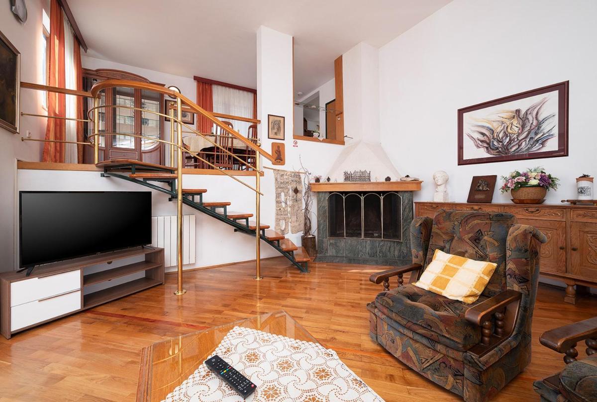Big Swimming Pool Apartment Monvidal Pula Buitenkant foto