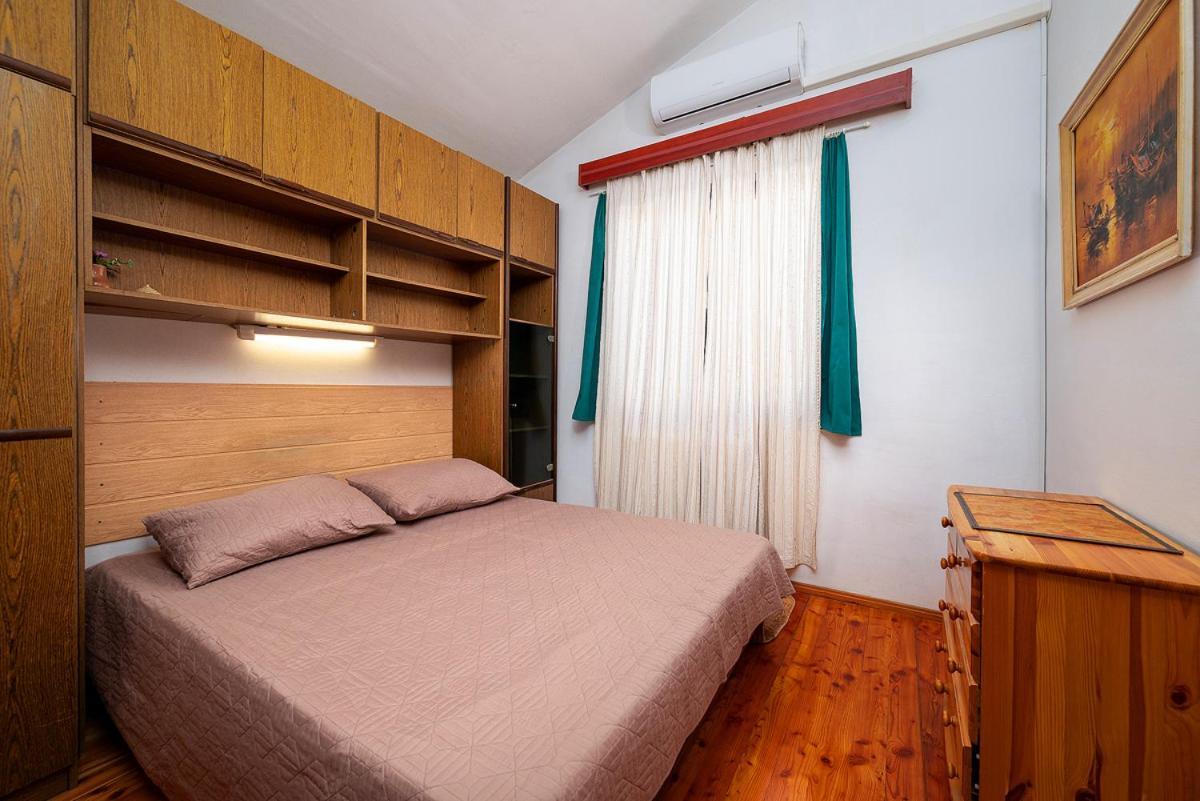 Big Swimming Pool Apartment Monvidal Pula Buitenkant foto