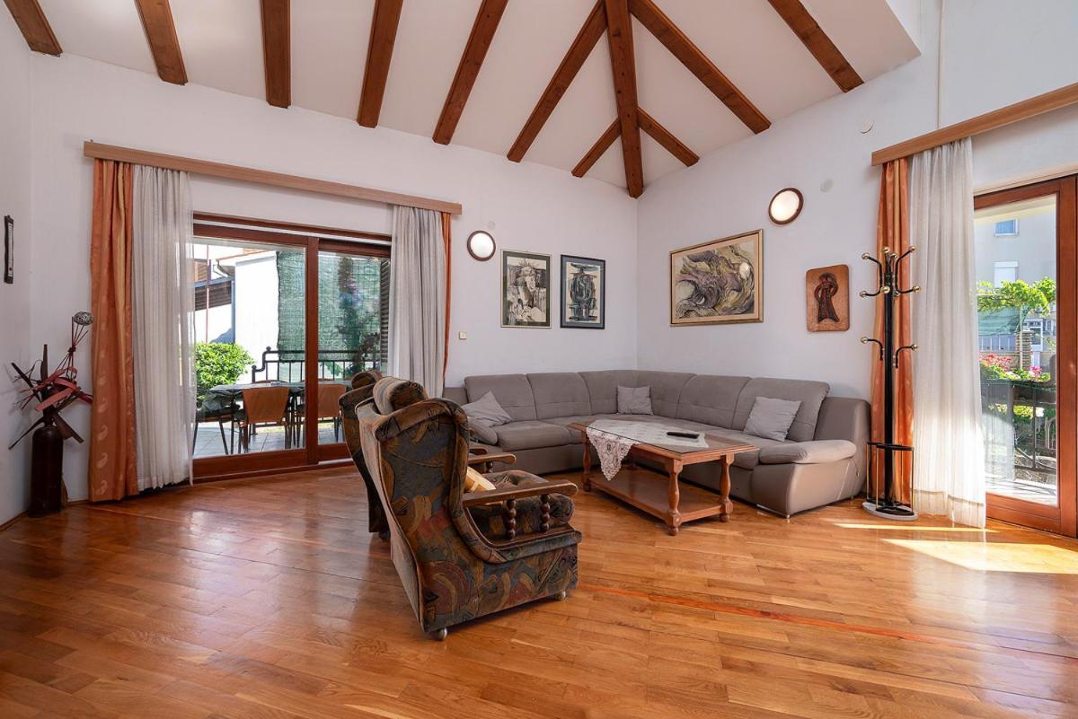 Big Swimming Pool Apartment Monvidal Pula Buitenkant foto