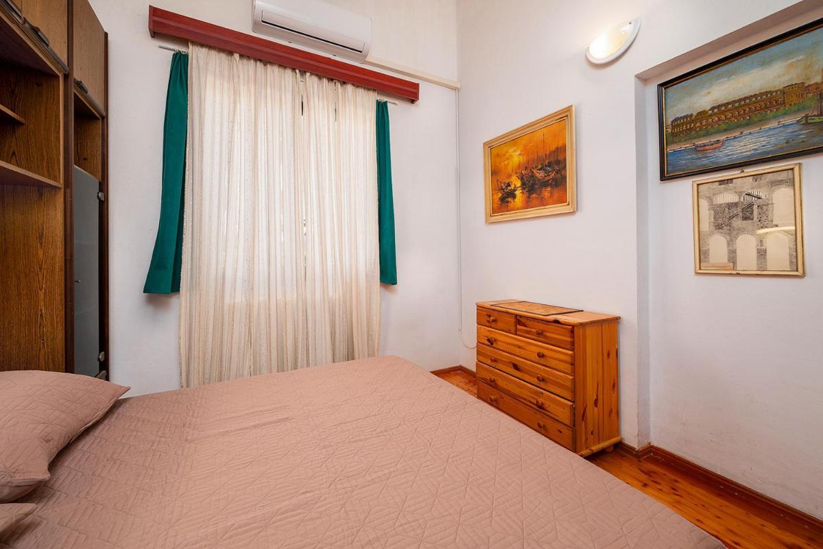 Big Swimming Pool Apartment Monvidal Pula Buitenkant foto