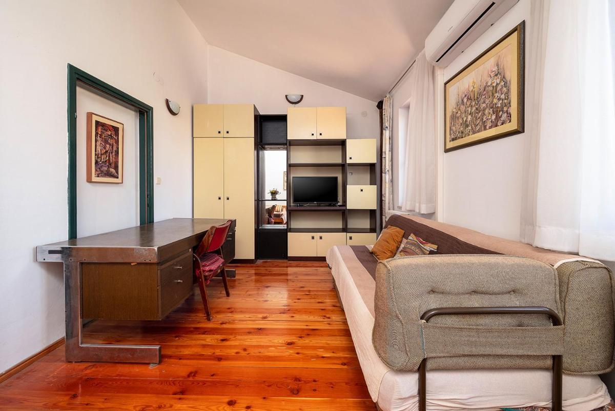 Big Swimming Pool Apartment Monvidal Pula Buitenkant foto