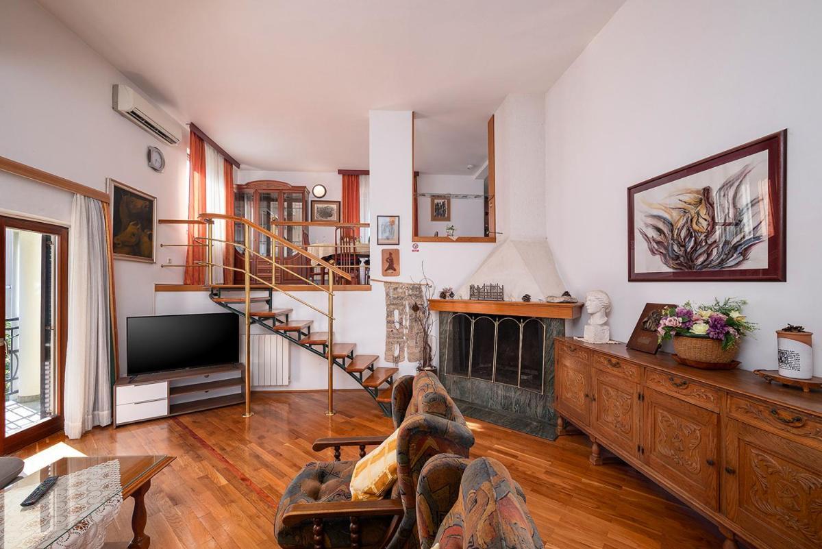 Big Swimming Pool Apartment Monvidal Pula Buitenkant foto